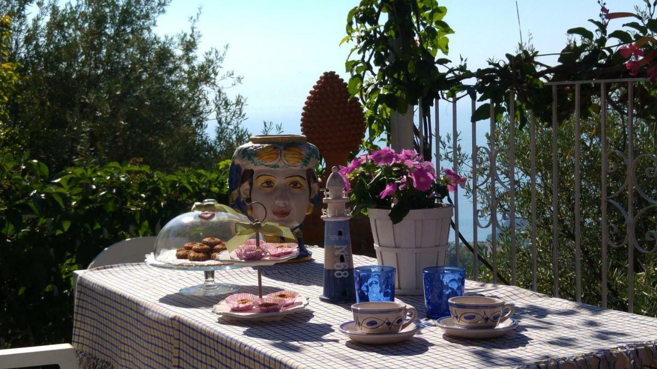 Casa Il Faro Villa Con Piscina คาสเตลโมลา ภายนอก รูปภาพ